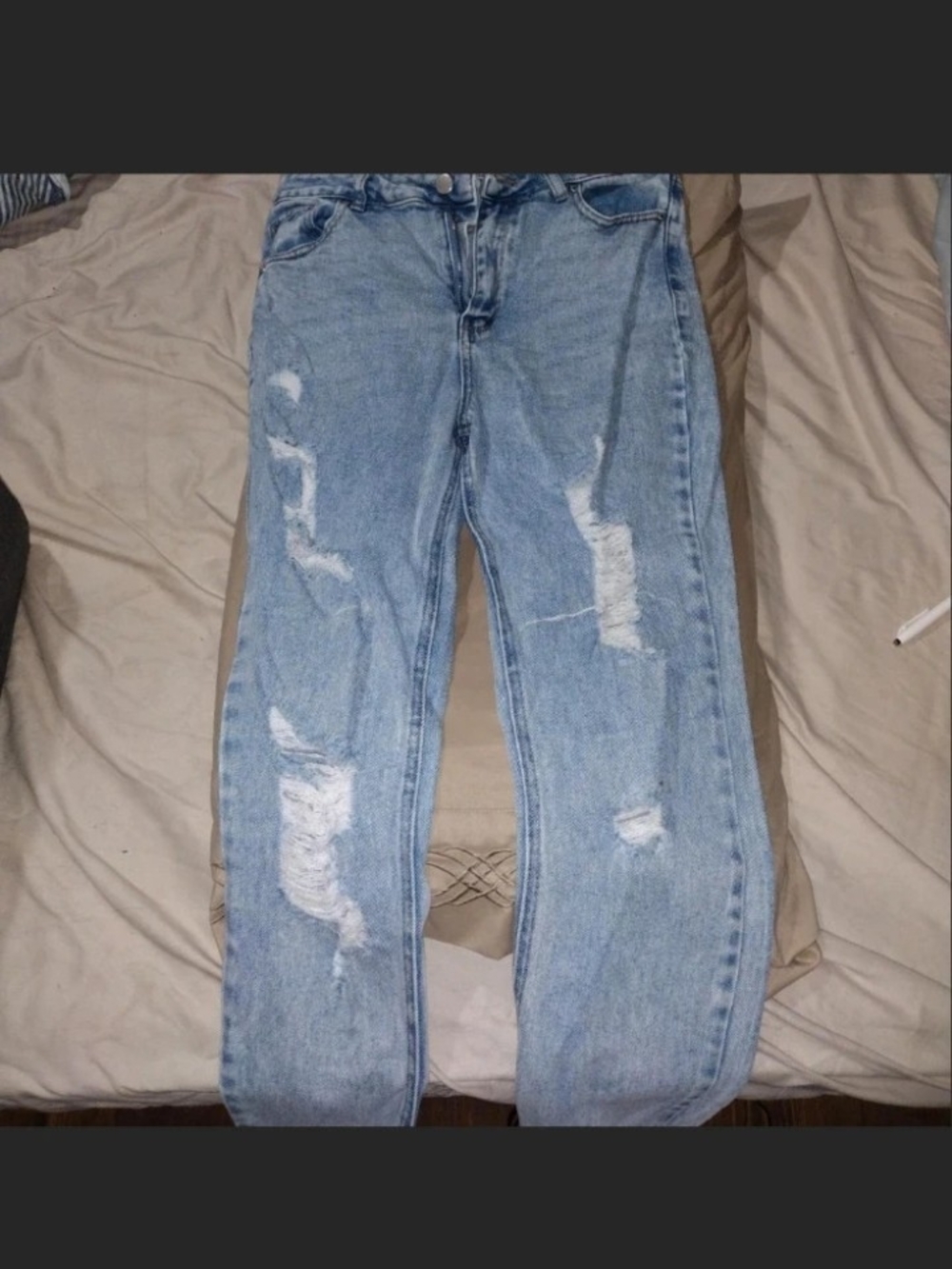 Tinseltown size 9 Light wash distressed denim jeans